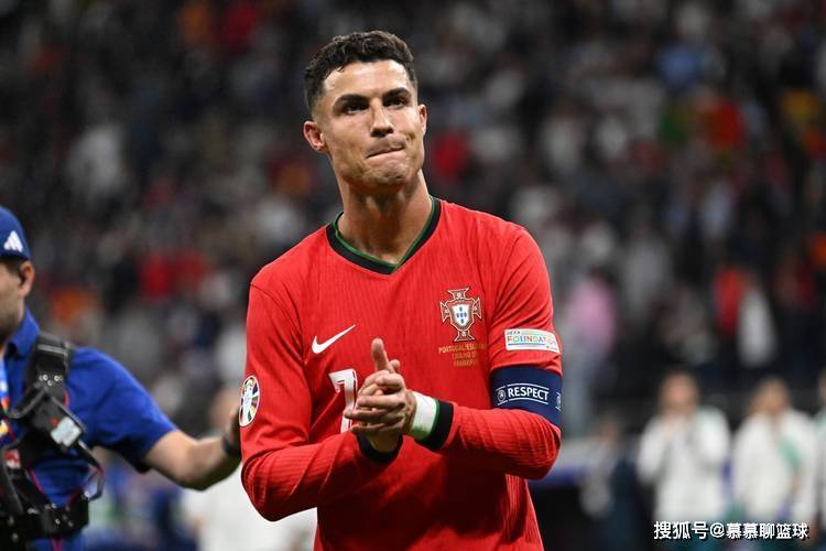 如果C罗都不能称为球王，那么贝利之后，足坛没有人可以是球王